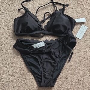*NWT* 2pc Black Scalloped Bikini Set